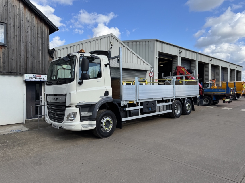 26 Tonne Dropside with Rear Mounted Crane