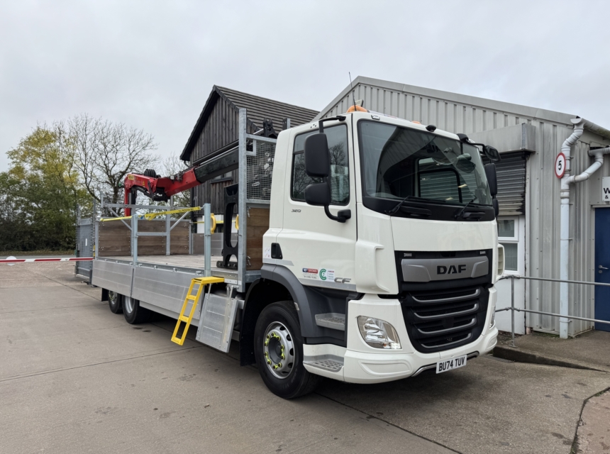 26 Tonne Dropside with Rear Mounted Crane