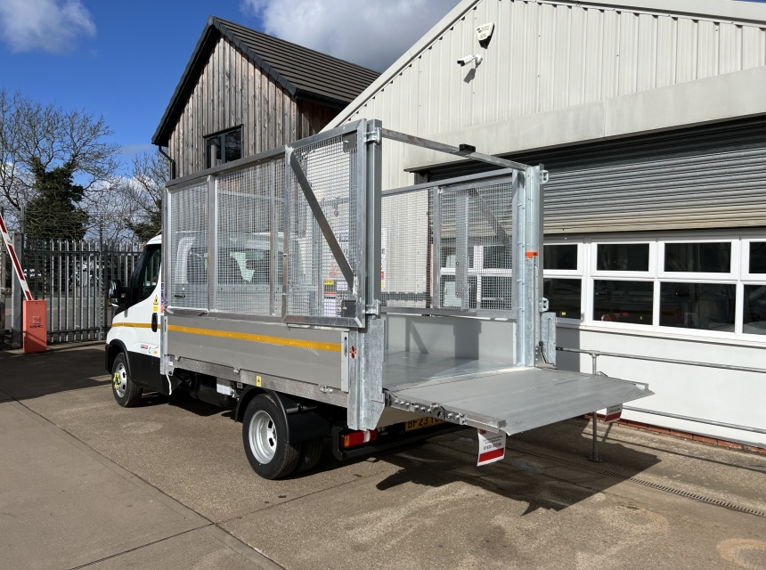 3.5 Tonne Caged Tipper + Tail Lift Hire image 7