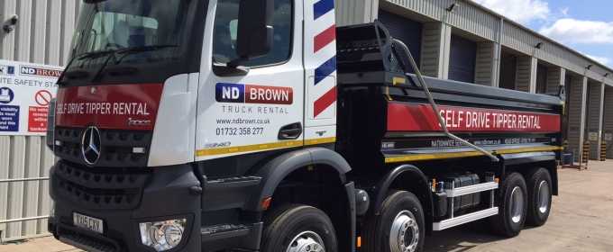 4 Reasons You Need a Tipper Hire Truck thumbnail