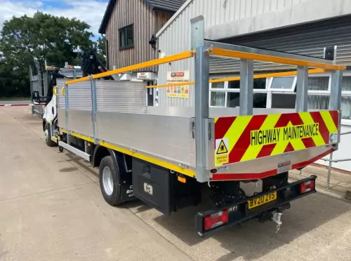 7.2/7.5T Dropside with  Crane