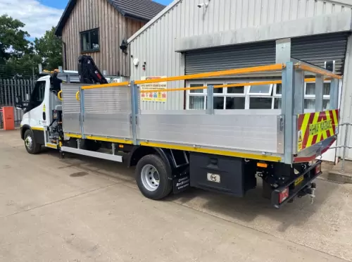 7.2/7.5T Dropside with  Crane