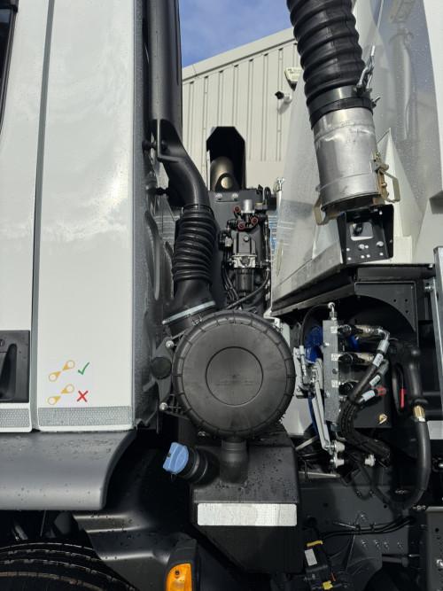 18T Road Sweeper
